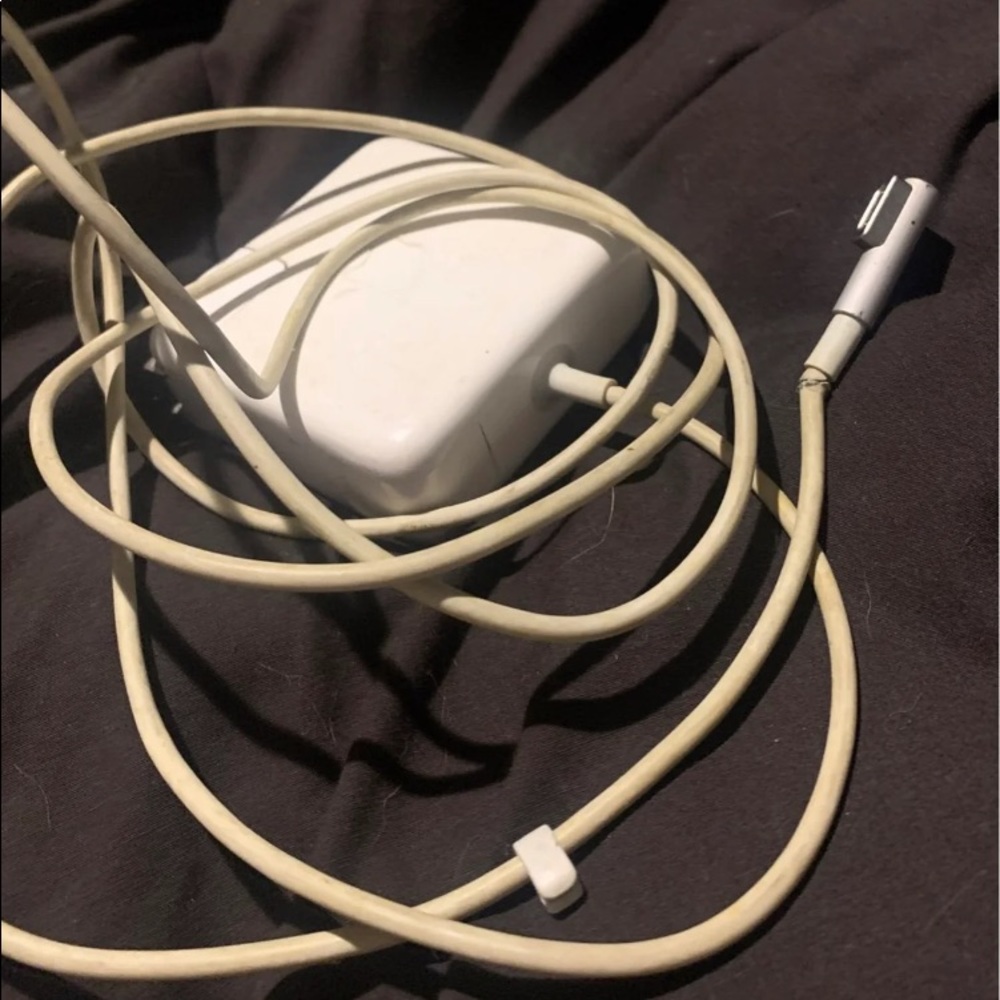 Apple laptop charger